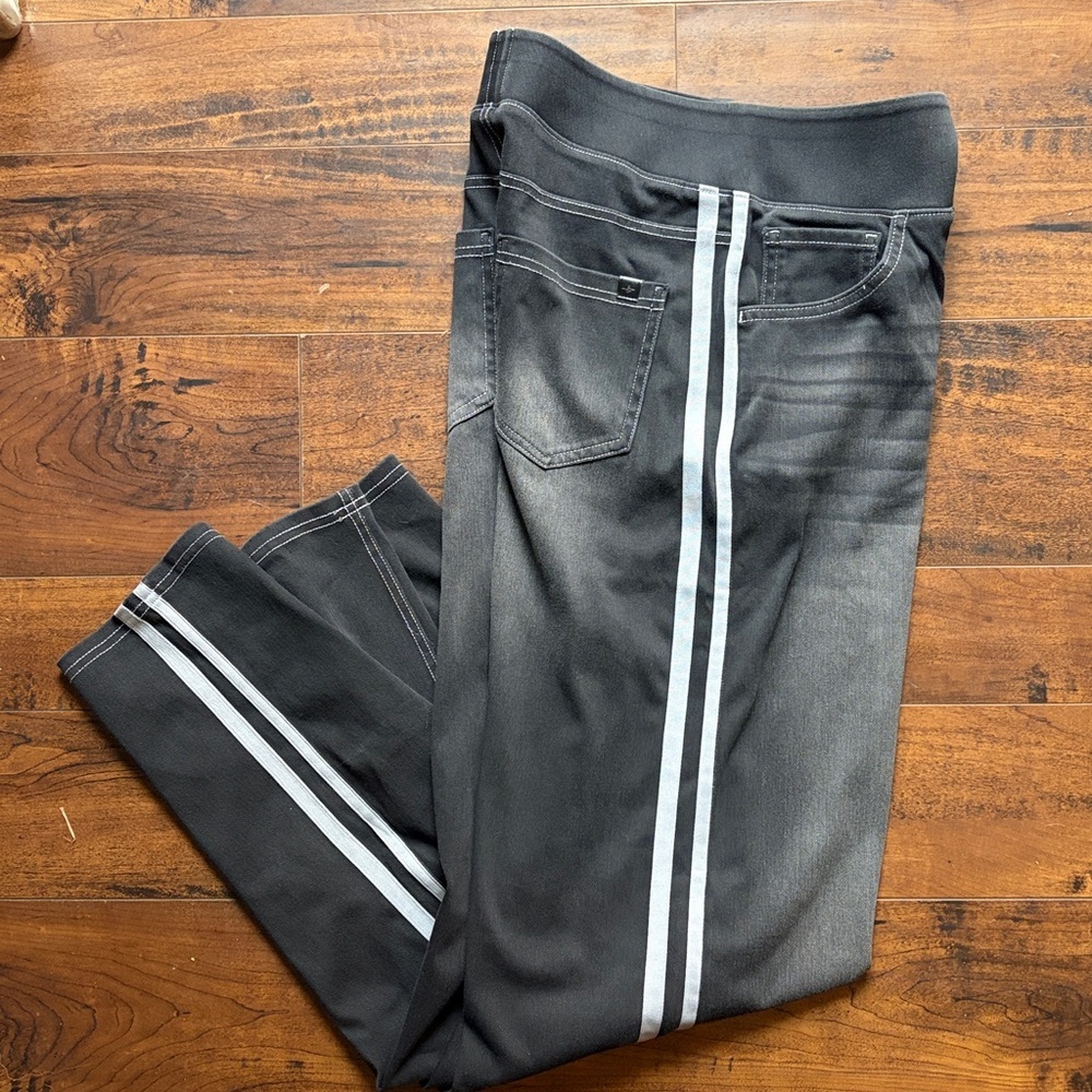 HALARA Flex High Waisted Stripe Wide Leg Jean with Pockets - Picture 3 of 7